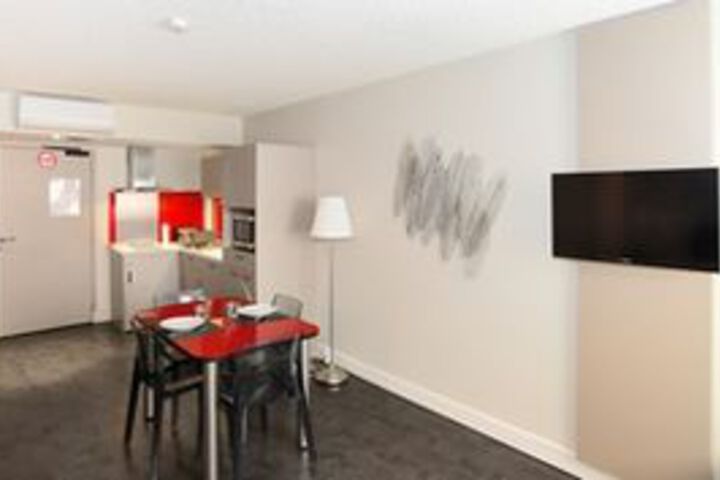 Room 10 of 12