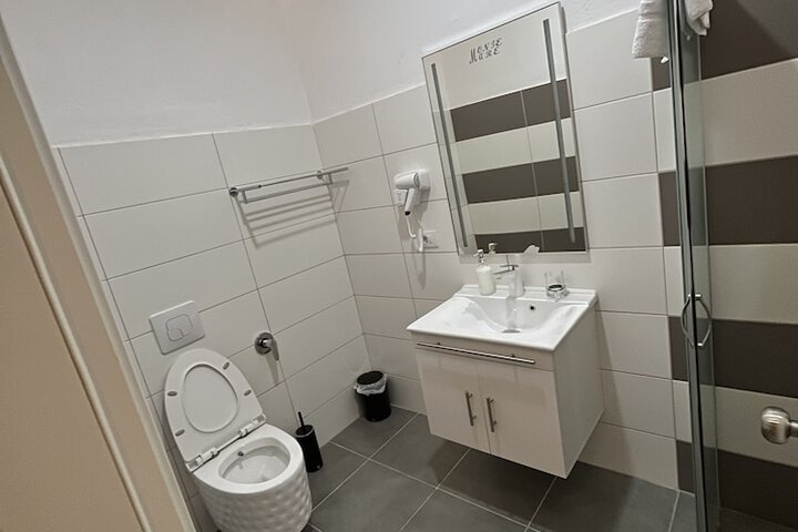 Room 84 of 121
