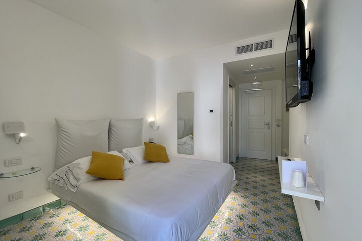 Room 15 of 50