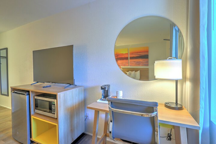 Room 12 of 23
