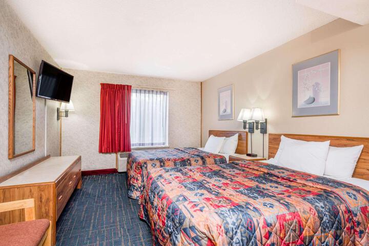 1 Queen Bed Accessible Room (5 of 22)