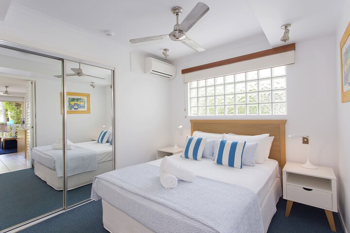 Room 4 of 145