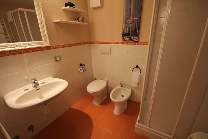 Room 4 of 5