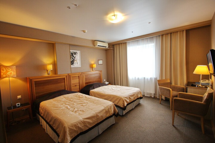 Room 35 of 82