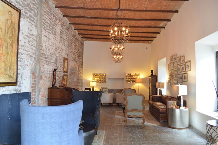 Hotel 5 of 177