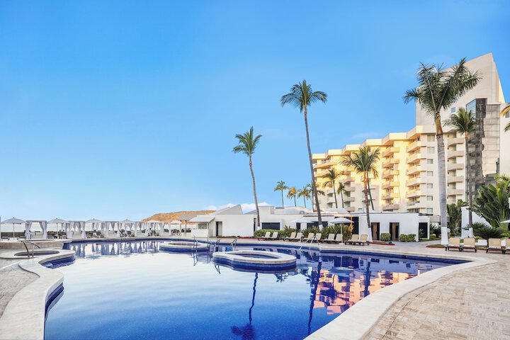 Hotel with Pool
