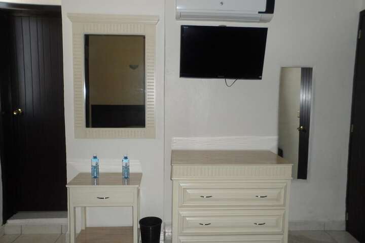 Room 9 of 29
