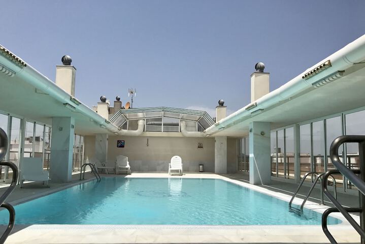 Hotel Pool