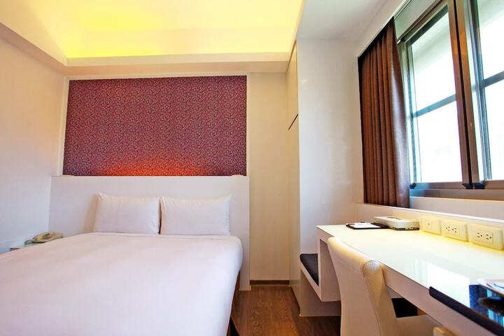 Room 30 of 49