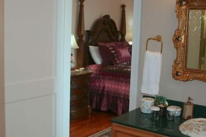 Room 27 of 64