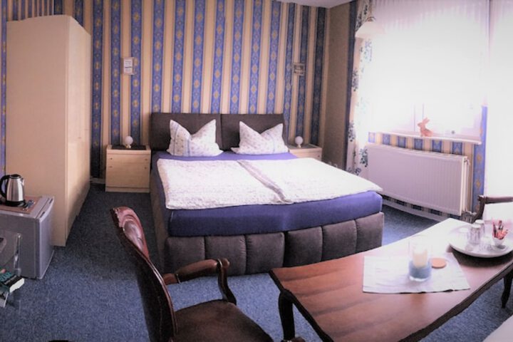 Room 11 of 27