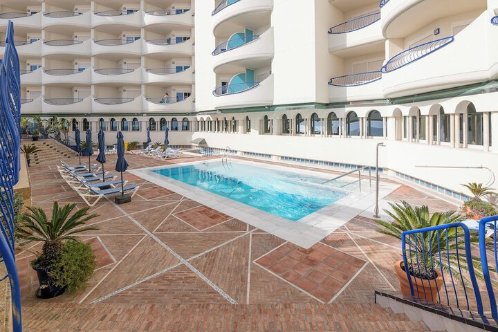 Hotel Pool