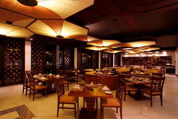 Dining 33 of 47