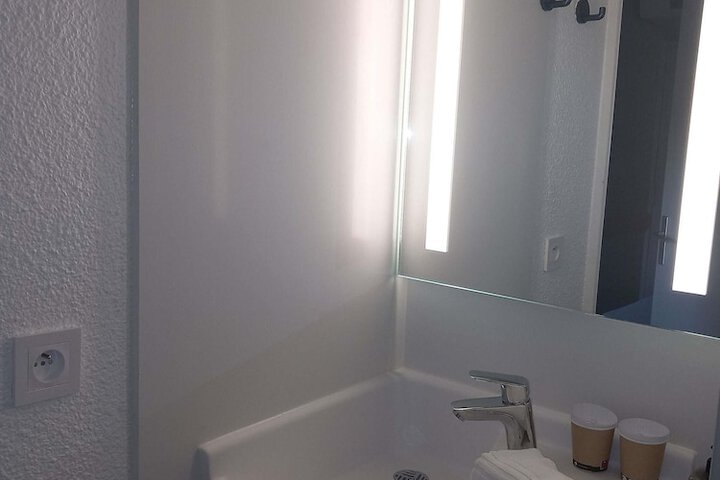 Room 12 of 34