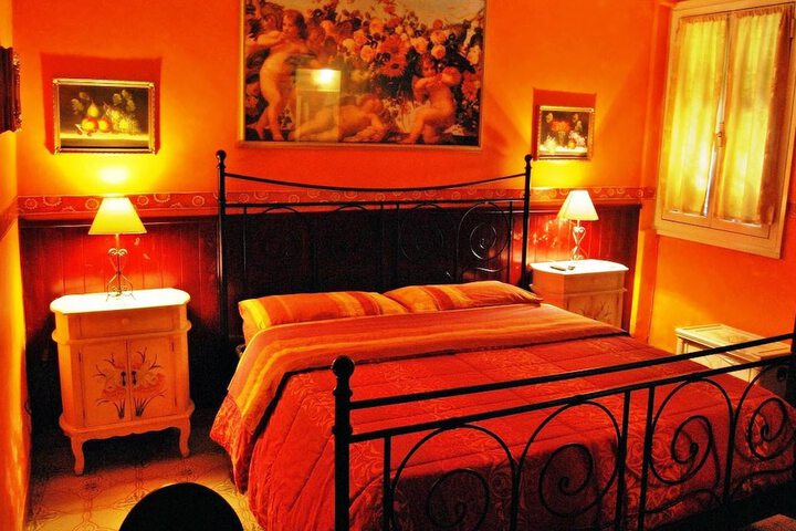 Room 6 of 20