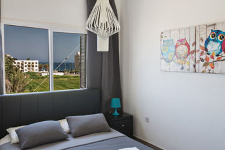 Room 8 of 25