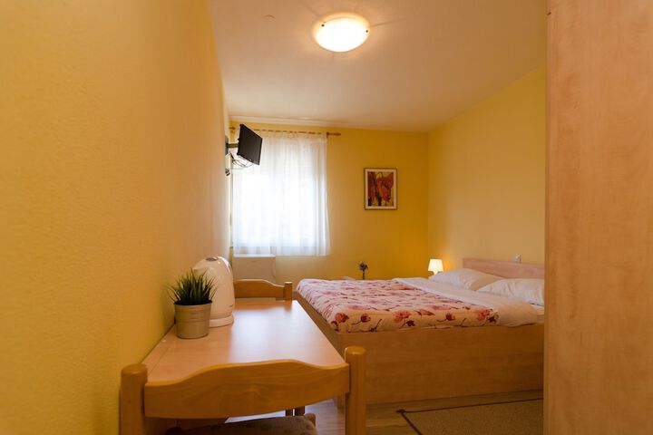 Room 14 of 60