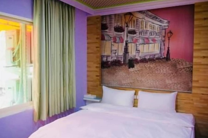 Room 8 of 14