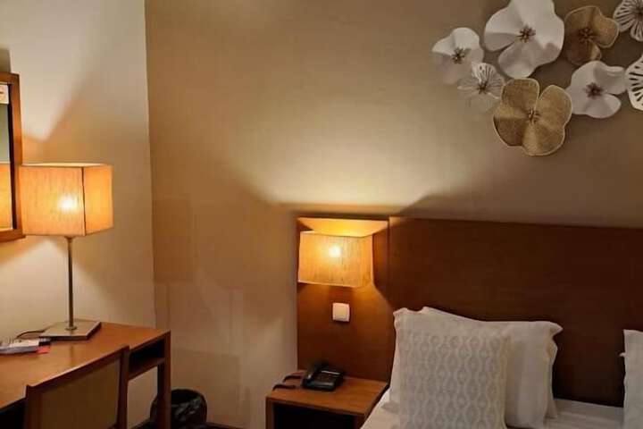 Room 4 of 39