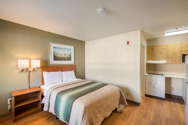 ADA Accessible Studio 1 Queen Bed (4 of 6)