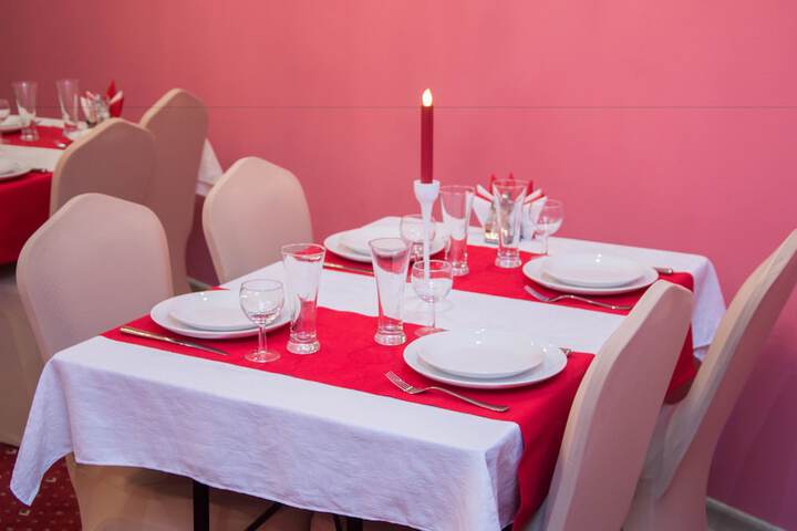 Dining 44 of 52