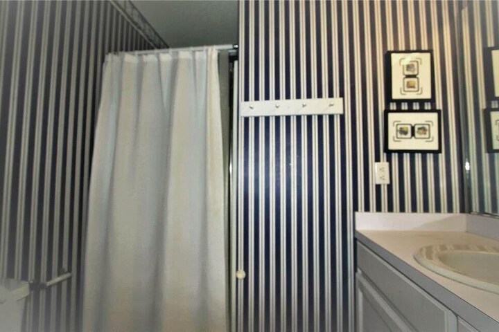 Room 12 of 17