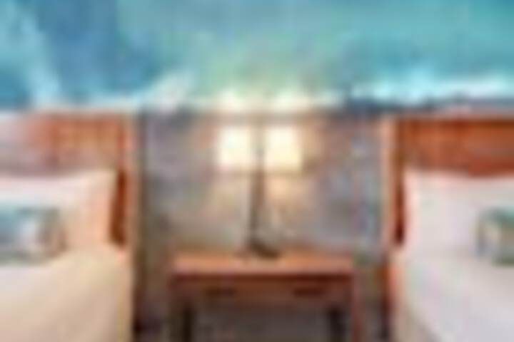 Room 65 of 435