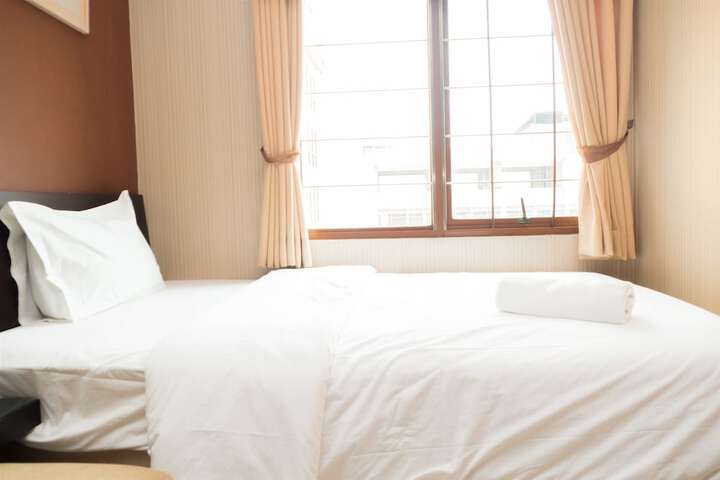Room 10 of 80