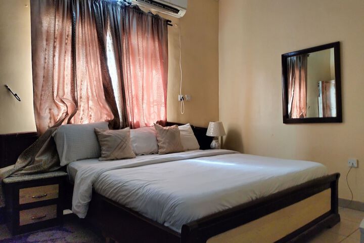Room 25 of 48