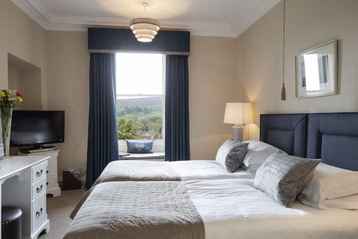 Room 5 of 240