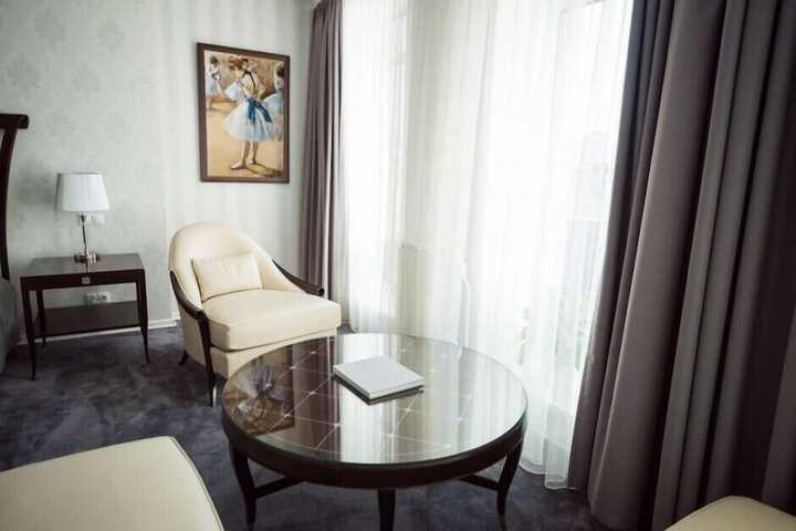Room 9 of 34