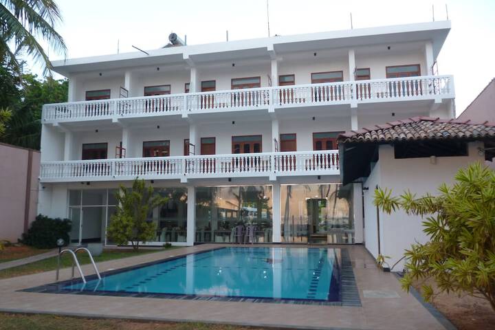 Hotel Exterior 54 of 68