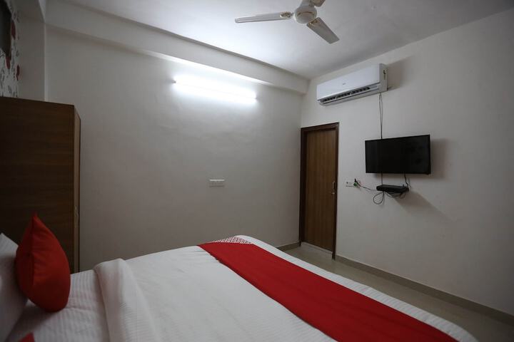 Room 10 of 15