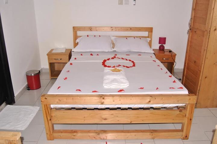 Room 10 of 48
