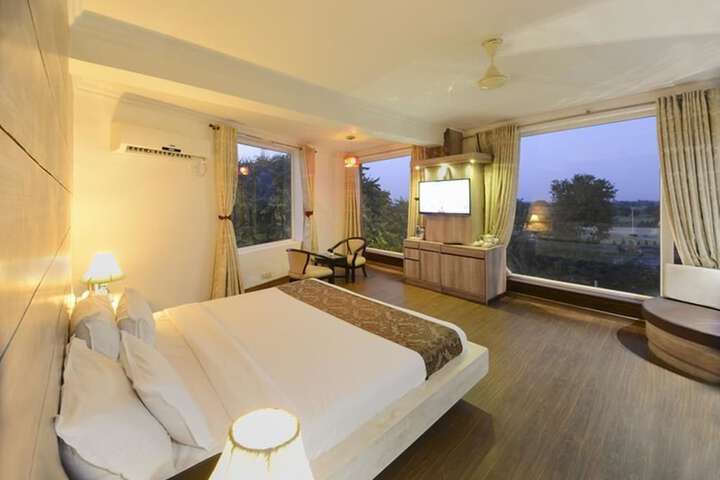 Room 10 of 23