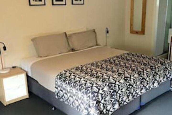 Room 4 of 90