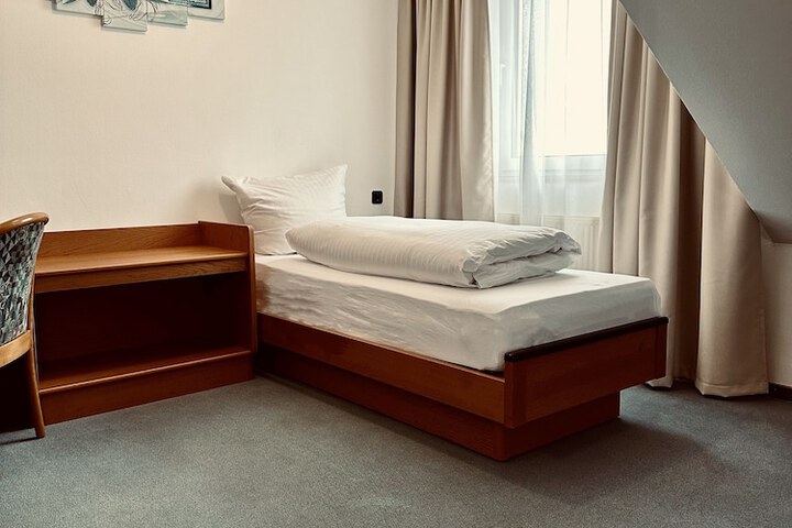 Room 28 of 63