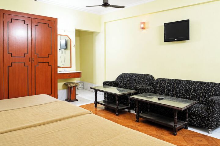 Room 10 of 13