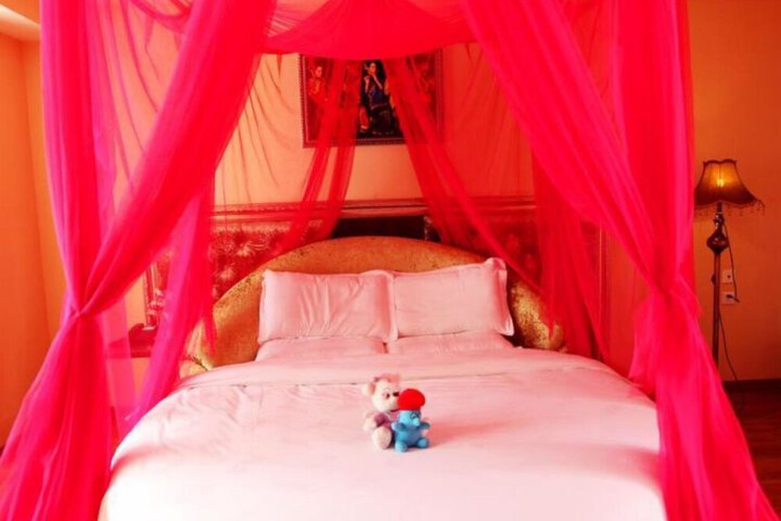 Room 5 of 25