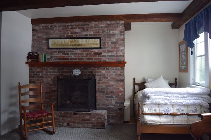 Room 6 of 63