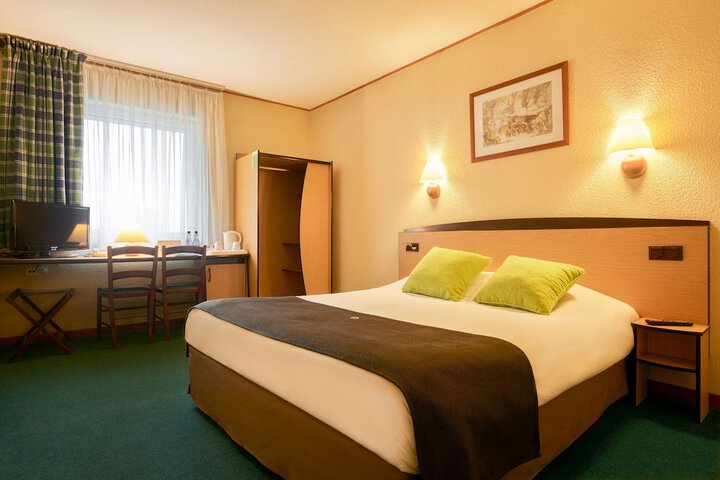 Room 3 of 38