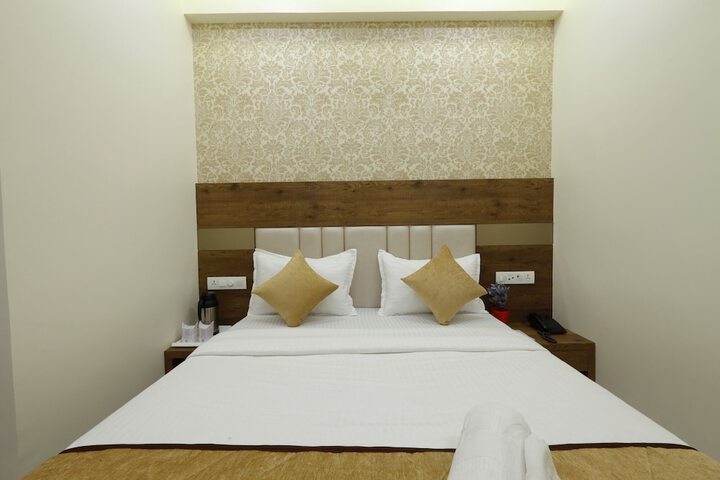Room 11 of 29
