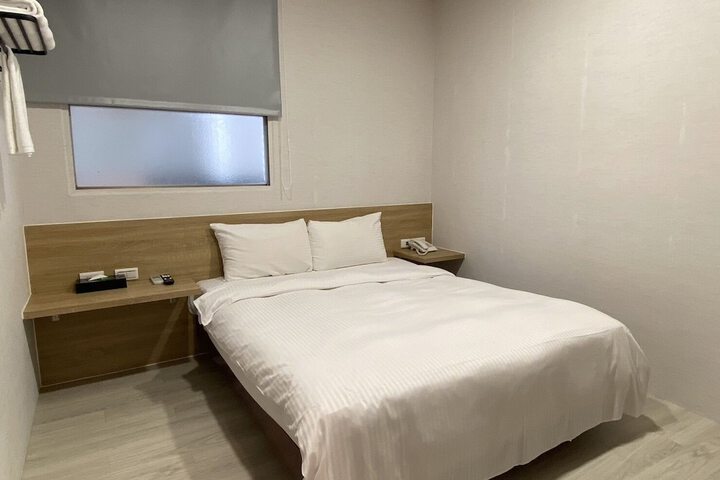 Room 14 of 38