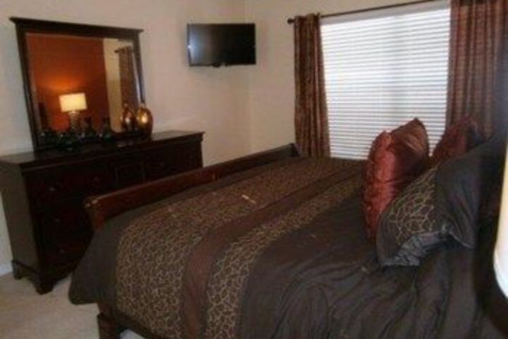 Room 4 of 18