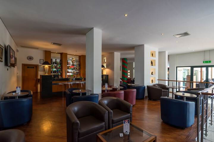 Lounge 54 of 70