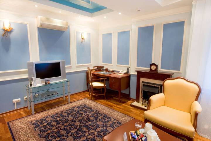 Room 16 of 48