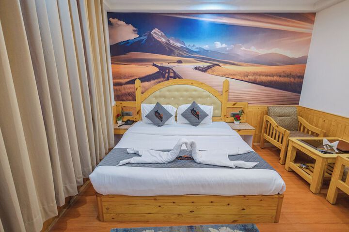 Room 16 of 38
