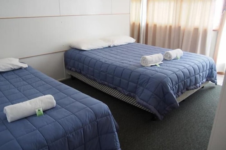 Room 9 of 32