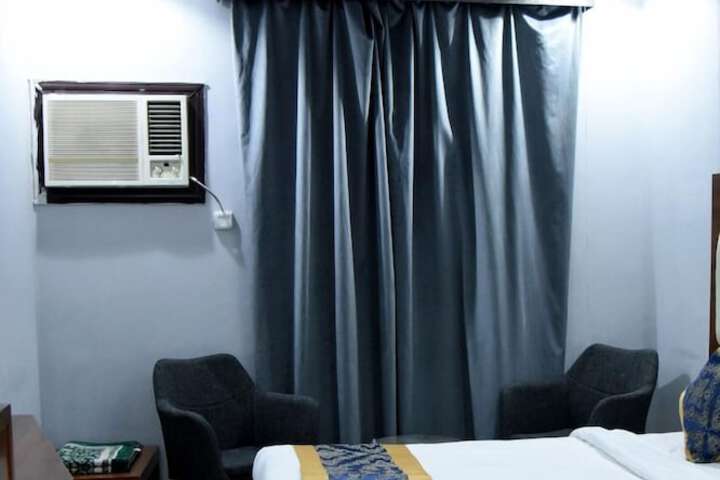 Room 12 of 117