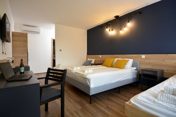 Room 4 of 62